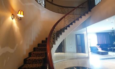 Disewa Apartemen Bukit Golf Pondok Indah furnish 4BR uk 385m﻿ at Jakarta Selatan