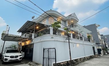 ANA RUMAH HOKI LT.198M DI KOMPLEK TAMAN HARAPAN INDAH THI JELAMBAR
