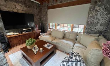 ¡IMPECABLE E ILUMINADA RESIDENCIA ESTILO MEXICANO MODERNO EN LOMA DE VALLE ESCONDIDO!