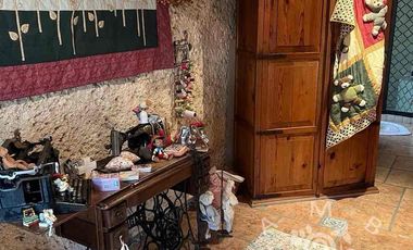 ¡IMPECABLE E ILUMINADA RESIDENCIA ESTILO MEXICANO MODERNO EN LOMA DE VALLE ESCONDIDO!