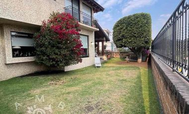 ¡IMPECABLE E ILUMINADA RESIDENCIA ESTILO MEXICANO MODERNO EN LOMA DE VALLE ESCONDIDO!