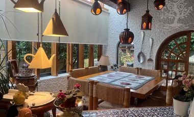 ¡IMPECABLE E ILUMINADA RESIDENCIA ESTILO MEXICANO MODERNO EN LOMA DE VALLE ESCONDIDO!