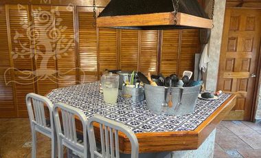 ¡IMPECABLE E ILUMINADA RESIDENCIA ESTILO MEXICANO MODERNO EN LOMA DE VALLE ESCONDIDO!