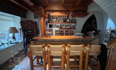 ¡IMPECABLE E ILUMINADA RESIDENCIA ESTILO MEXICANO MODERNO EN LOMA DE VALLE ESCONDIDO!