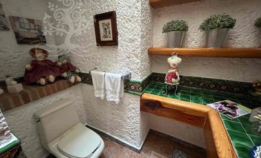 ¡IMPECABLE E ILUMINADA RESIDENCIA ESTILO MEXICANO MODERNO EN LOMA DE VALLE ESCONDIDO!