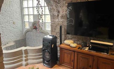 ¡IMPECABLE E ILUMINADA RESIDENCIA ESTILO MEXICANO MODERNO EN LOMA DE VALLE ESCONDIDO!