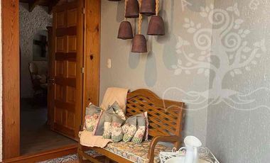 ¡IMPECABLE E ILUMINADA RESIDENCIA ESTILO MEXICANO MODERNO EN LOMA DE VALLE ESCONDIDO!