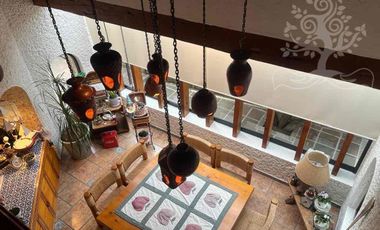 ¡IMPECABLE E ILUMINADA RESIDENCIA ESTILO MEXICANO MODERNO EN LOMA DE VALLE ESCONDIDO!