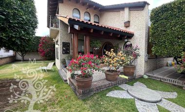 ¡IMPECABLE E ILUMINADA RESIDENCIA ESTILO MEXICANO MODERNO EN LOMA DE VALLE ESCONDIDO!