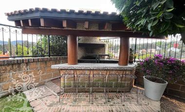 ¡IMPECABLE E ILUMINADA RESIDENCIA ESTILO MEXICANO MODERNO EN LOMA DE VALLE ESCONDIDO!