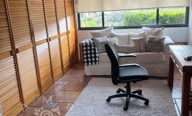 ¡IMPECABLE E ILUMINADA RESIDENCIA ESTILO MEXICANO MODERNO EN LOMA DE VALLE ESCONDIDO!