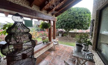 ¡IMPECABLE E ILUMINADA RESIDENCIA ESTILO MEXICANO MODERNO EN LOMA DE VALLE ESCONDIDO!