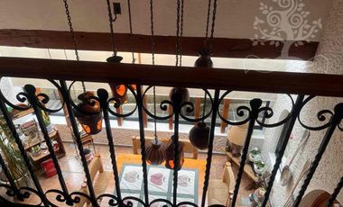 ¡IMPECABLE E ILUMINADA RESIDENCIA ESTILO MEXICANO MODERNO EN LOMA DE VALLE ESCONDIDO!