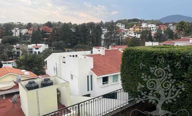 ¡IMPECABLE E ILUMINADA RESIDENCIA ESTILO MEXICANO MODERNO EN LOMA DE VALLE ESCONDIDO!