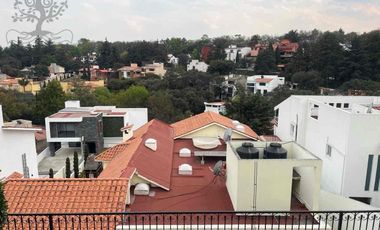 ¡IMPECABLE E ILUMINADA RESIDENCIA ESTILO MEXICANO MODERNO EN LOMA DE VALLE ESCONDIDO!