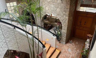 ¡IMPECABLE E ILUMINADA RESIDENCIA ESTILO MEXICANO MODERNO EN LOMA DE VALLE ESCONDIDO!