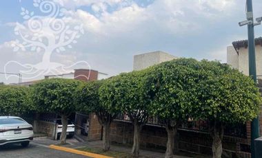 ¡IMPECABLE E ILUMINADA RESIDENCIA ESTILO MEXICANO MODERNO EN LOMA DE VALLE ESCONDIDO!