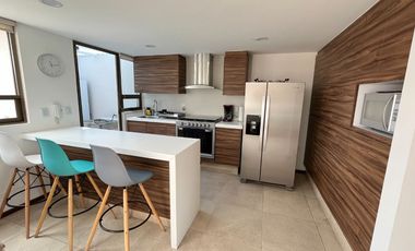 Renta casa en Lomas Virreyes Calimaya modelo Madeira - Totalmente amueblada