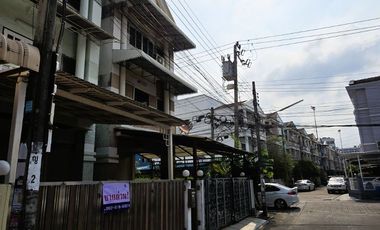 This village is next to the university, spacious land, prime location! For sale: 3-storey townhouse in Mooban Phibun