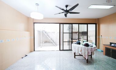 This village is next to the university, spacious land, prime location! For sale: 3-storey townhouse in Mooban Phibun
