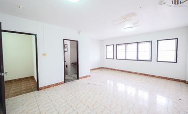 This village is next to the university, spacious land, prime location! For sale: 3-storey townhouse in Mooban Phibun