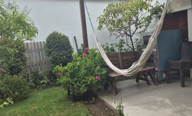 CASA CON AREA VERDE Y ZONA BBQ  CUENCA