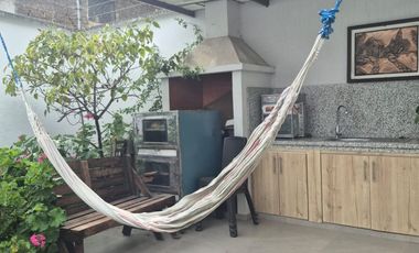 CASA CON AREA VERDE Y ZONA BBQ  CUENCA