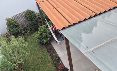 CASA CON AREA VERDE Y ZONA BBQ  CUENCA