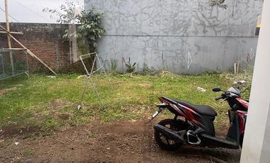 Beautiful Minimalist House with a Green and Spacious Yard in Cigadung