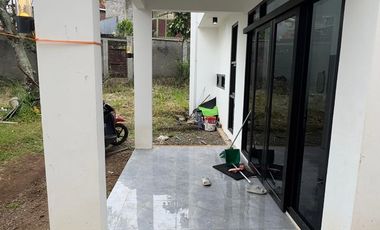 Beautiful Minimalist House with a Green and Spacious Yard in Cigadung