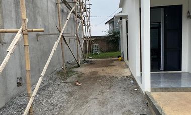 Beautiful Minimalist House with a Green and Spacious Yard in Cigadung