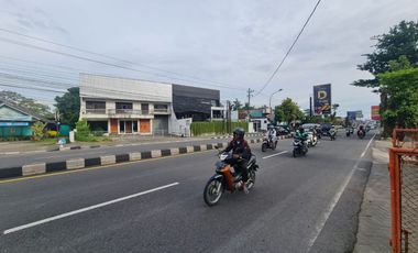 DIJUAL GUDANG STRATEGIS SANGAT PREMIUM DI JL MAGELANG KM7 JOMBOR,YOGYAKARTA