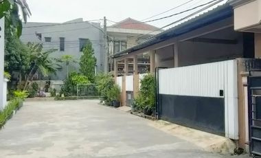 Dijual Cepat Rumah Hook Luas dan Strategis di Bulevar Hijau Harapan Indah