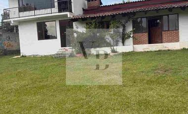 Renta de casa con 2000 de terreno en Acatitlán