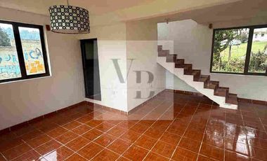 Renta de casa con 2000 de terreno en Acatitlán