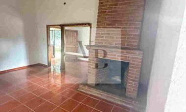 Renta de casa con 2000 de terreno en Acatitlán