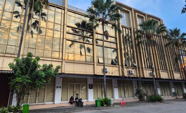 Ruko Gandeng 5 Jarang Ada depan TOL Kapuk JORR Cengkareng Jakarta Barat