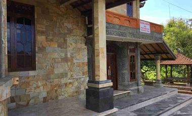 Di Jual Murah Rumah semi villa yang berlokasi di Desa Kayu Putih Sukasada Buleleng

Selling Point:

5 menit menuju Pantai Lovina 

15 menit menuju Krisna Fantastik Land

30 menit menuju Kota Singaraja

Spesifikasi :

Luas Tanah 900m²

Luas Bangunan 285m²

1 Kamar Tidur 

1 Toilet 

Ruang keluarga 

Ruang tamu

Garage 1 carport

Rooftop

View pantai dan pegunungan 

Akses jalan lebar 5 meter

Rumah hadap Timur

SHM

Kondisi bangunan baru servis

Harga 1,6M Nego