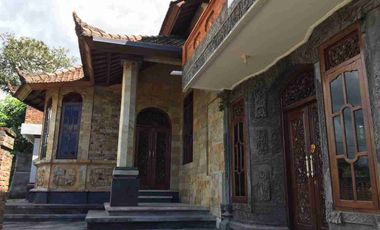 Di Jual Murah Rumah semi villa yang berlokasi di Desa Kayu Putih Sukasada Buleleng

Selling Point:

5 menit menuju Pantai Lovina 

15 menit menuju Krisna Fantastik Land

30 menit menuju Kota Singaraja

Spesifikasi :

Luas Tanah 900m²

Luas Bangunan 285m²

1 Kamar Tidur 

1 Toilet 

Ruang keluarga 

Ruang tamu

Garage 1 carport

Rooftop

View pantai dan pegunungan 

Akses jalan lebar 5 meter

Rumah hadap Timur

SHM

Kondisi bangunan baru servis

Harga 1,6M Nego
