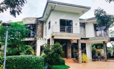 4bedrooms House and lot with swimming pool @Php42million
