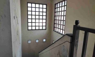 🏡 FOR SALE – Rumah Strategis di Jalan Utama Pidada, Ubung Denpasar

Cari rumah dengan lokasi strategis dan akses mudah di pusat Denpasar?
Inilah jawabannya! 🚀

📍 Lokasi: Jl. Pidada III No.28, Ubung, Denpasar Utara – tepat di pinggir jalan utama, sangat cocok untuk hunian maupun usaha.

Spesifikasi:

Luas Tanah: 349 m²
Luas Bangunan: 291 m²
4 Kamar Tidur
3 Kamar Mandi/Toilet
1 Carport
Gudang penyimpanan
Hadap Selatan

Legalitas: Sertifikat Hak Milik (SHM) 

Keunggulan:

- Lokasi strategis & komersial potensial dijadikan rumah tinggal, kantor, atau usaha
- Struktur bangunan masih kokoh & terawat
- Dekat pusat kota Denpasar
- Akses mudah ke sekolah, pasar, perkantoran, dan fasilitas umum lainnya

Harga: Rp 4,150 M (Nego)