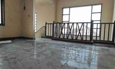 🏡 FOR SALE – Rumah Strategis di Jalan Utama Pidada, Ubung Denpasar

Cari rumah dengan lokasi strategis dan akses mudah di pusat Denpasar?
Inilah jawabannya! 🚀

📍 Lokasi: Jl. Pidada III No.28, Ubung, Denpasar Utara – tepat di pinggir jalan utama, sangat cocok untuk hunian maupun usaha.

Spesifikasi:

Luas Tanah: 349 m²
Luas Bangunan: 291 m²
4 Kamar Tidur
3 Kamar Mandi/Toilet
1 Carport
Gudang penyimpanan
Hadap Selatan

Legalitas: Sertifikat Hak Milik (SHM) 

Keunggulan:

- Lokasi strategis & komersial potensial dijadikan rumah tinggal, kantor, atau usaha
- Struktur bangunan masih kokoh & terawat
- Dekat pusat kota Denpasar
- Akses mudah ke sekolah, pasar, perkantoran, dan fasilitas umum lainnya

Harga: Rp 4,150 M (Nego)