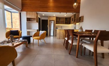 Suite penthouse amoblada en renta en Cuenca – Av. 12 de Octubre, vista a montañas y parqueadero