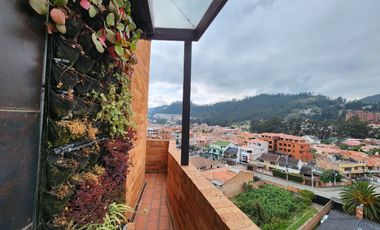 Suite penthouse amoblada en renta en Cuenca – Av. 12 de Octubre, vista a montañas y parqueadero