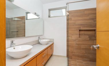 Casa sola, buena ubicacion, casi nueva, conocela!