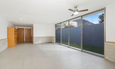 Casa sola, buena ubicacion, casi nueva, conocela!