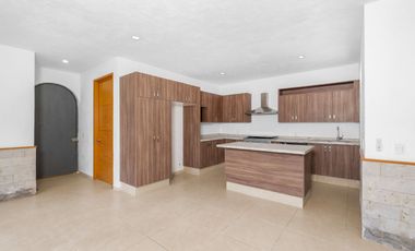 Casa sola, buena ubicacion, casi nueva, conocela!