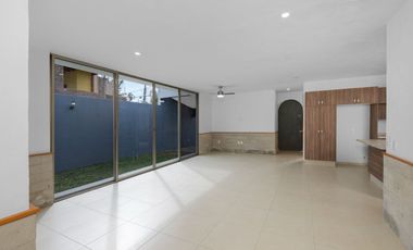 Casa sola, buena ubicacion, casi nueva, conocela!