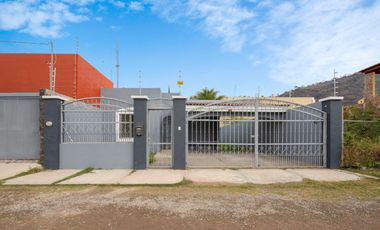 Casa sola, buena ubicacion, casi nueva, conocela!