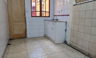 Excelente Casa en Pasaje Cerrado